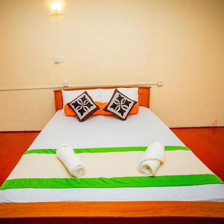 Sunbloom Inn Канди Экстерьер фото