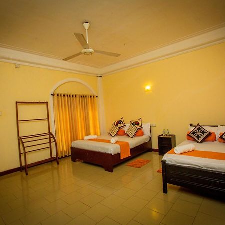 Sunbloom Inn Канди Экстерьер фото