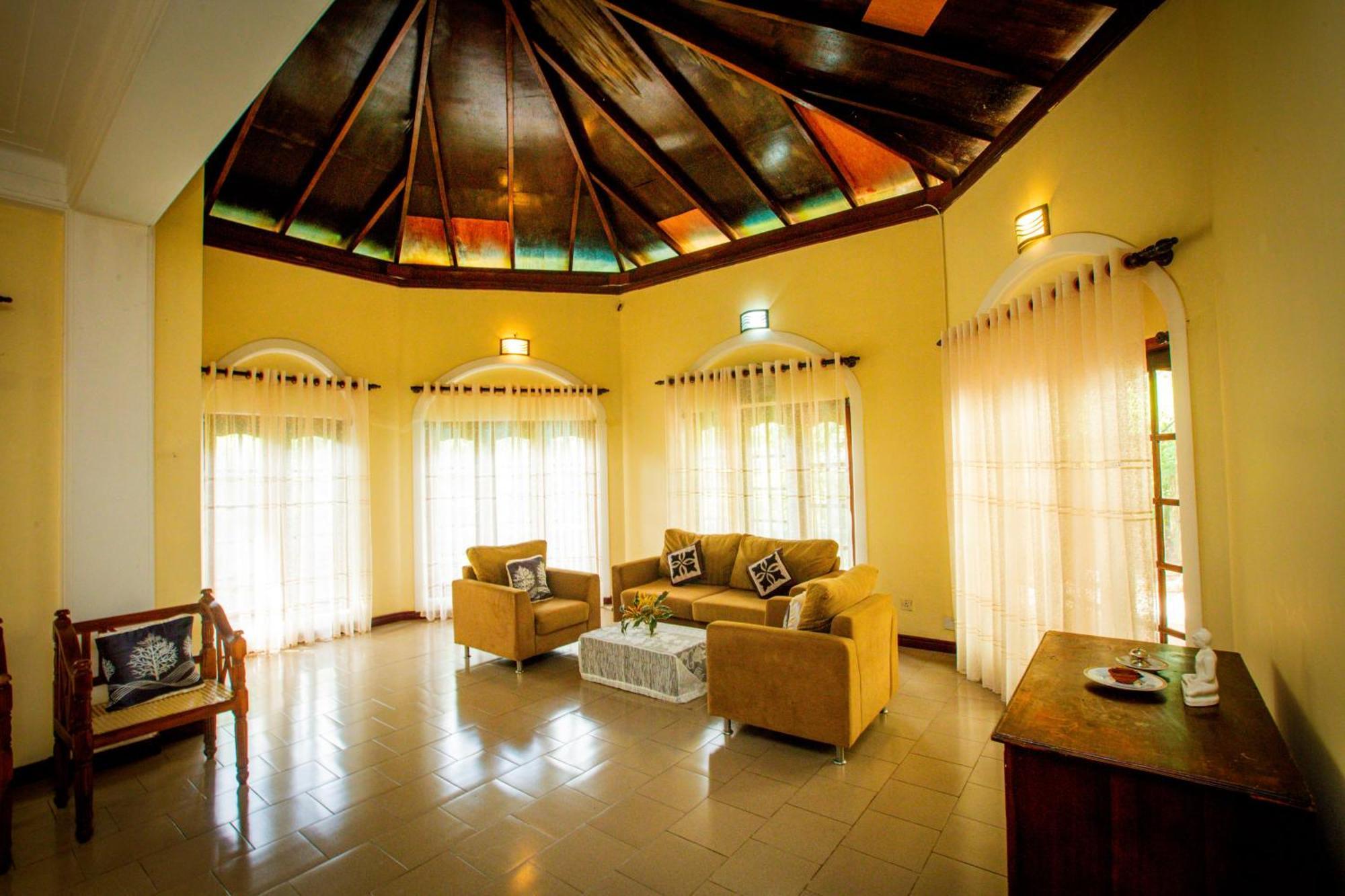 Sunbloom Inn Канди Экстерьер фото