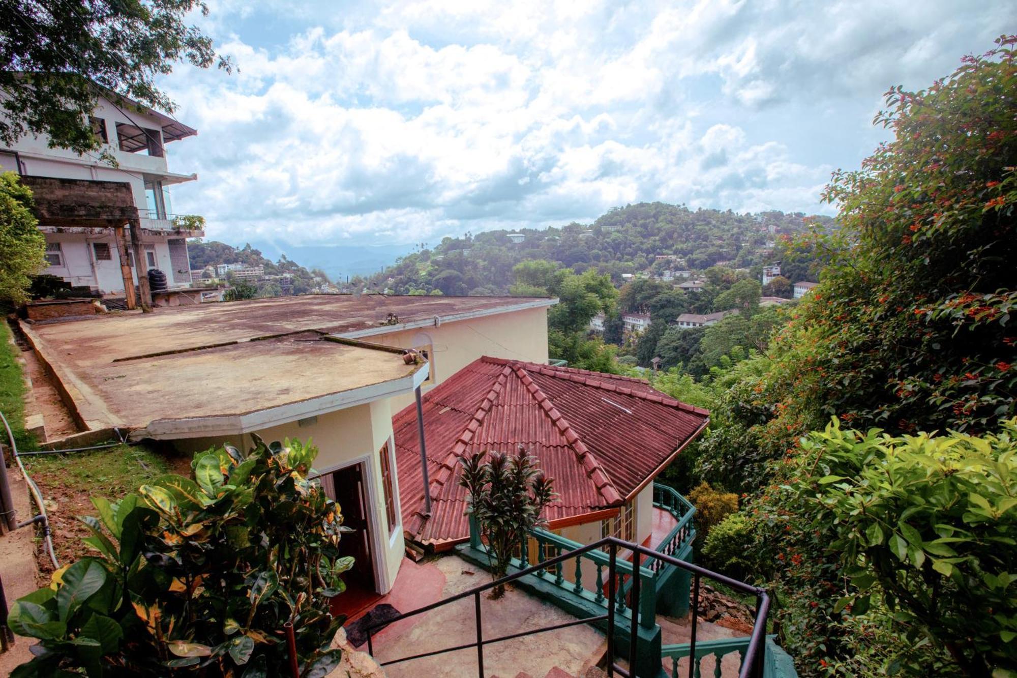 Sunbloom Inn Канди Экстерьер фото