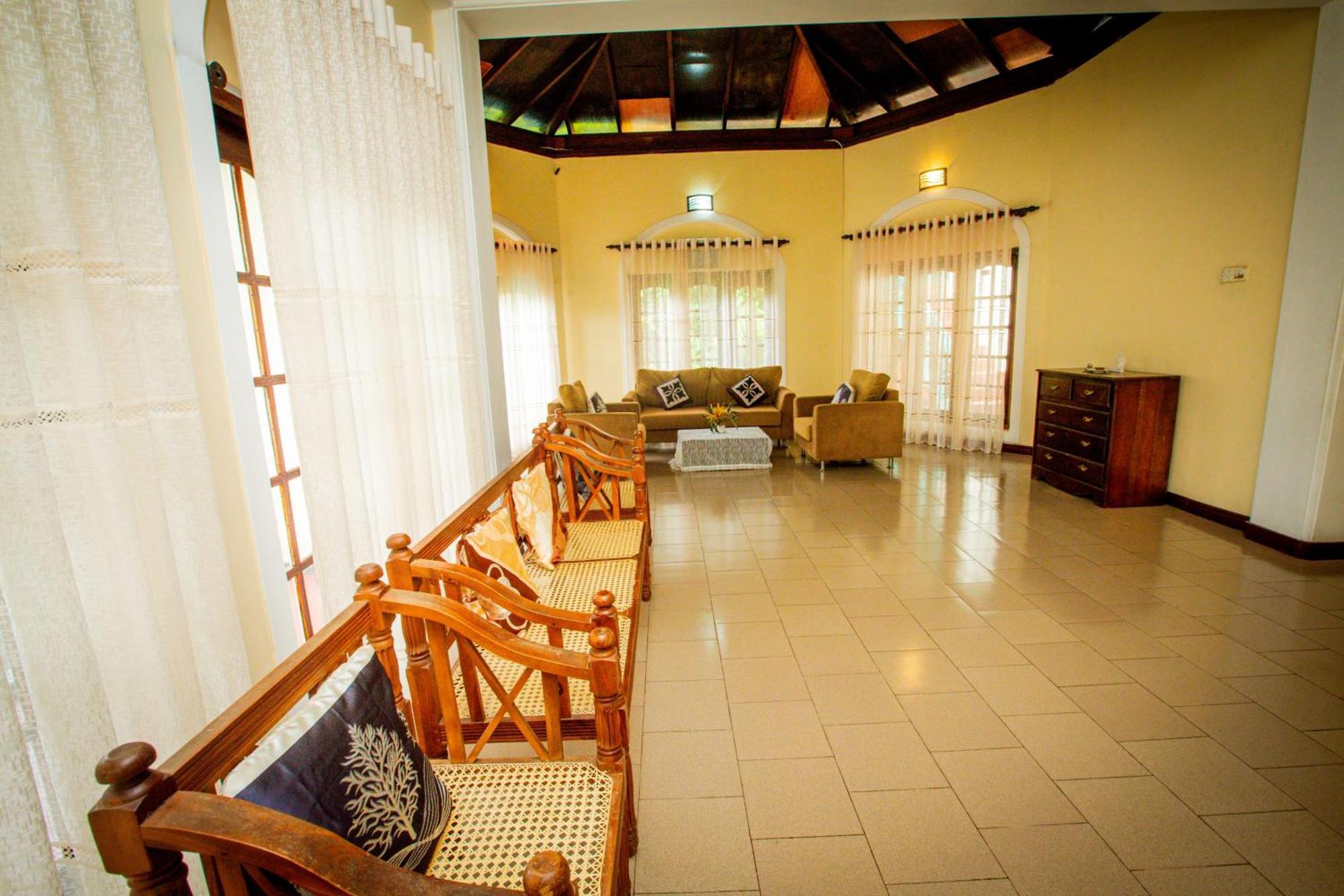 Sunbloom Inn Канди Экстерьер фото