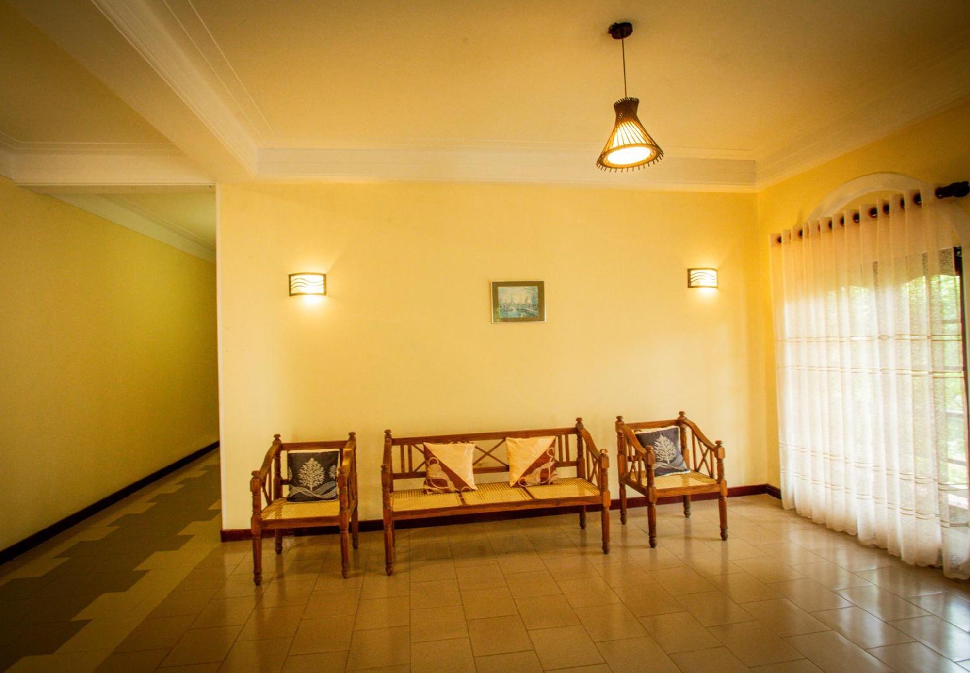 Sunbloom Inn Канди Экстерьер фото