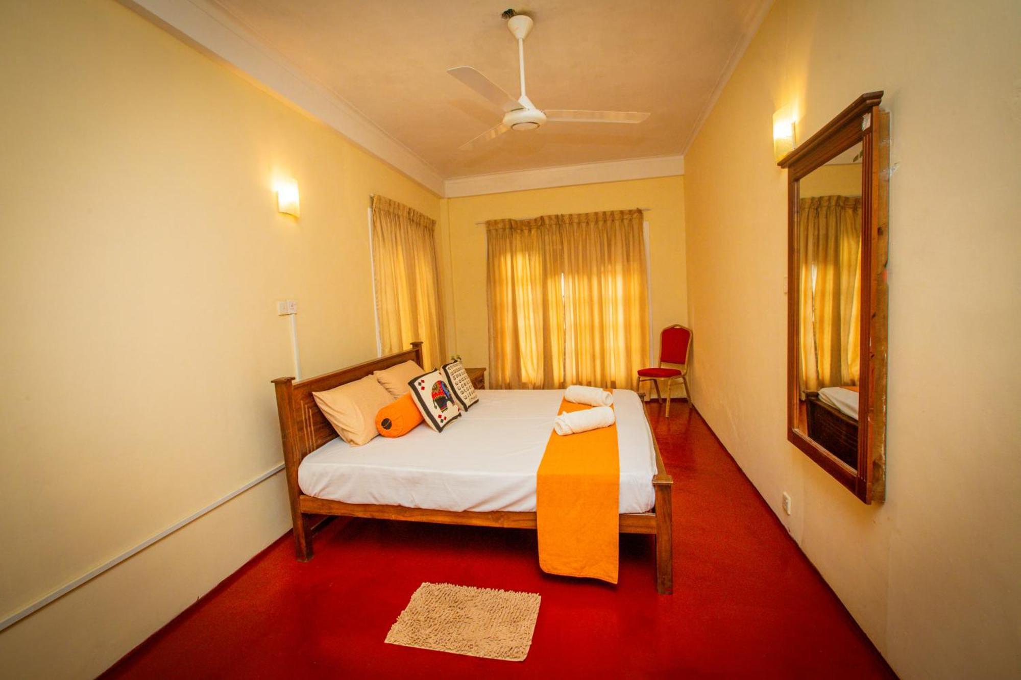Sunbloom Inn Канди Экстерьер фото
