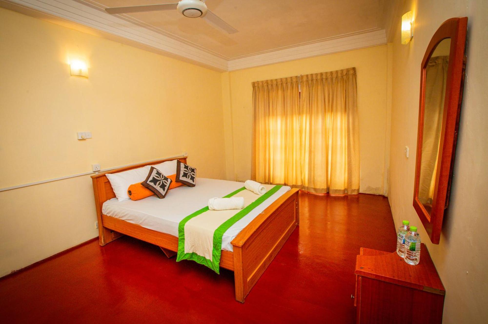 Sunbloom Inn Канди Экстерьер фото