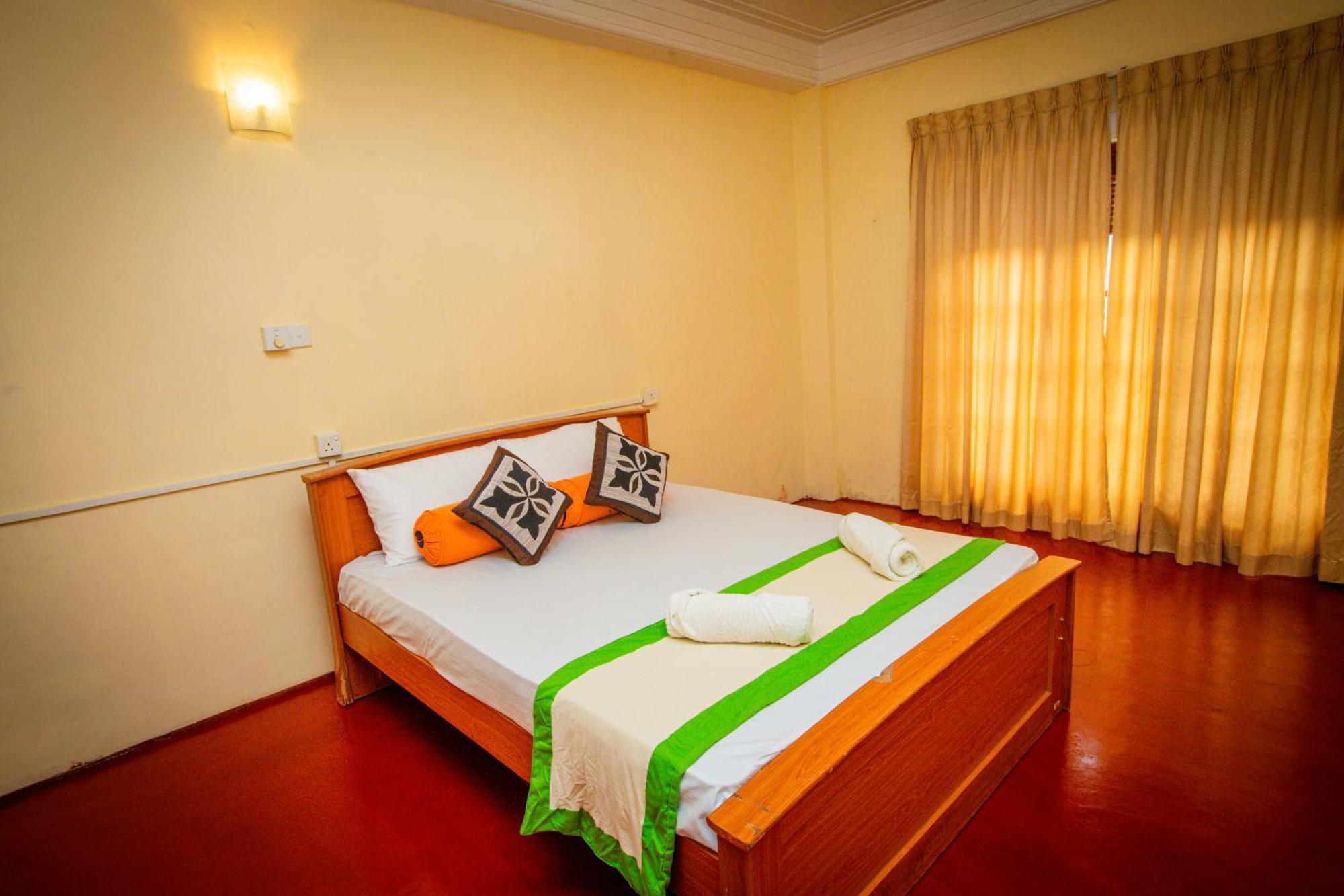 Sunbloom Inn Канди Экстерьер фото