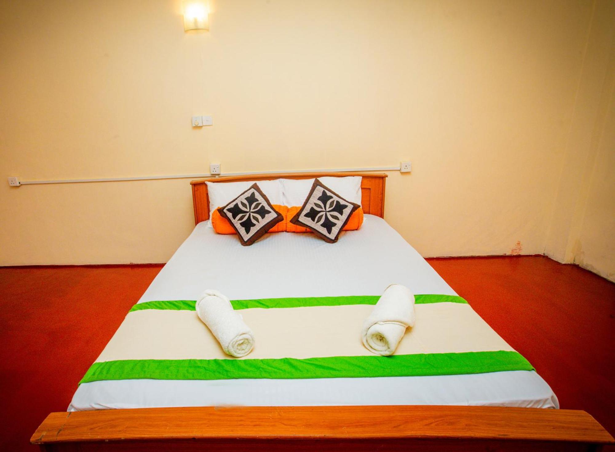 Sunbloom Inn Канди Экстерьер фото