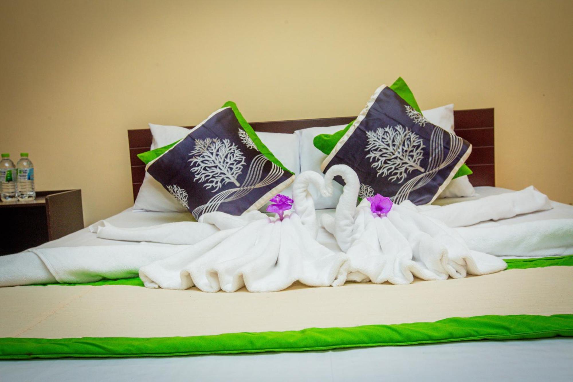 Sunbloom Inn Канди Экстерьер фото