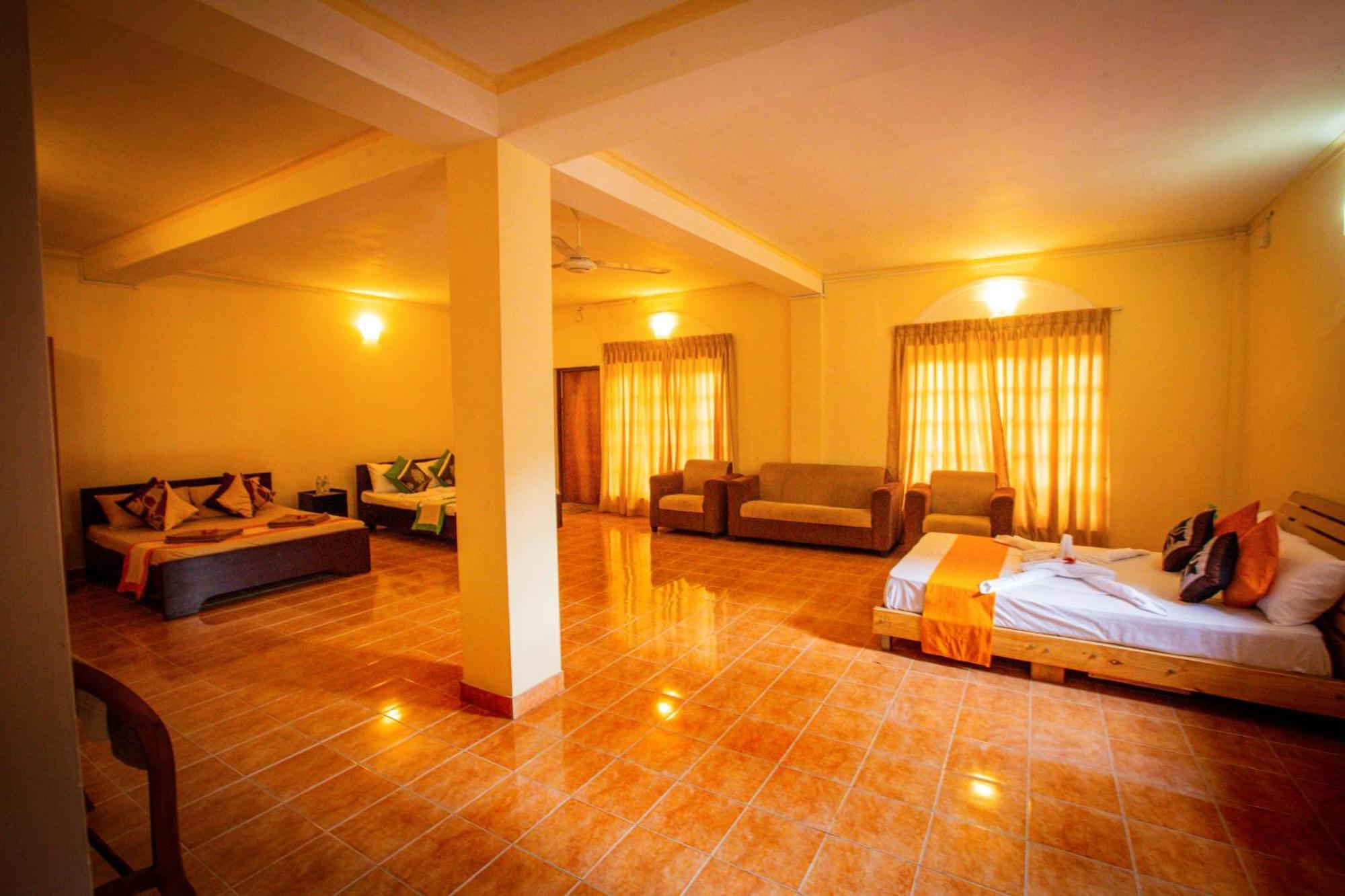 Sunbloom Inn Канди Экстерьер фото
