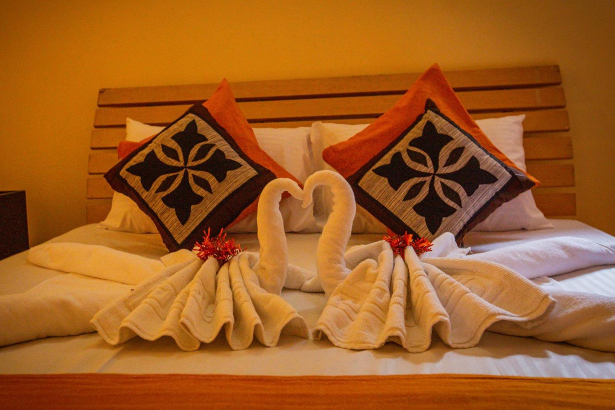 Sunbloom Inn Канди Экстерьер фото