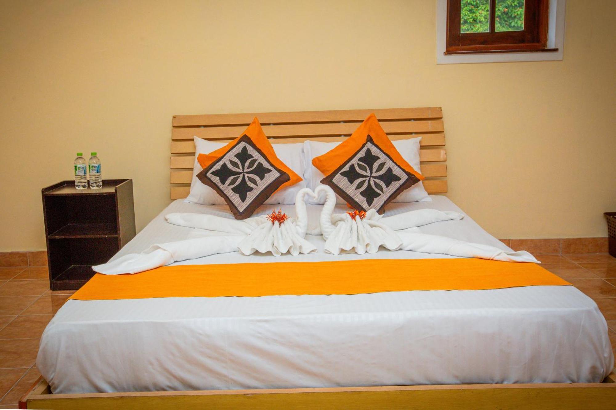 Sunbloom Inn Канди Экстерьер фото