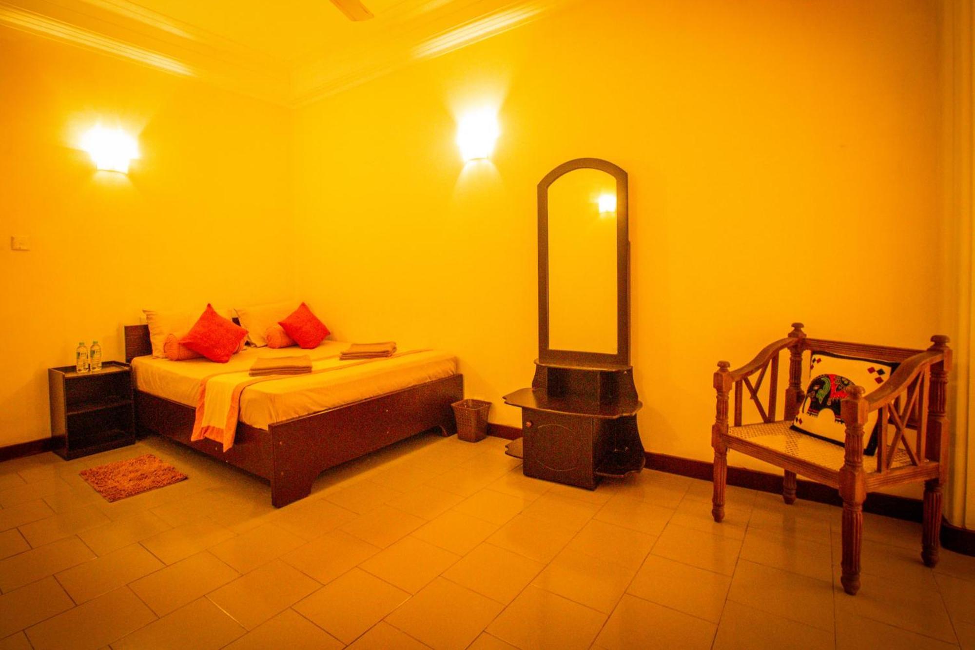 Sunbloom Inn Канди Экстерьер фото
