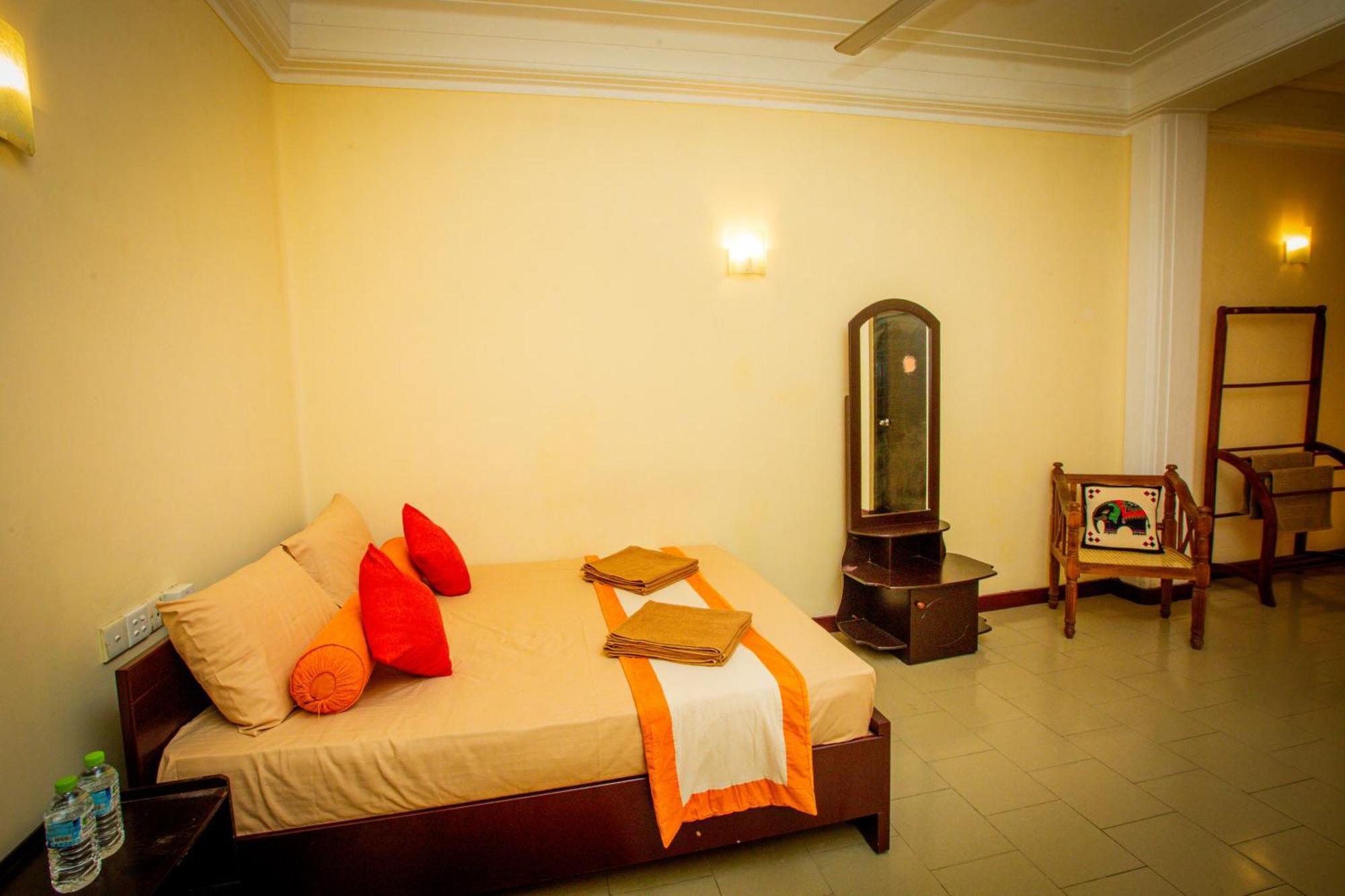 Sunbloom Inn Канди Экстерьер фото