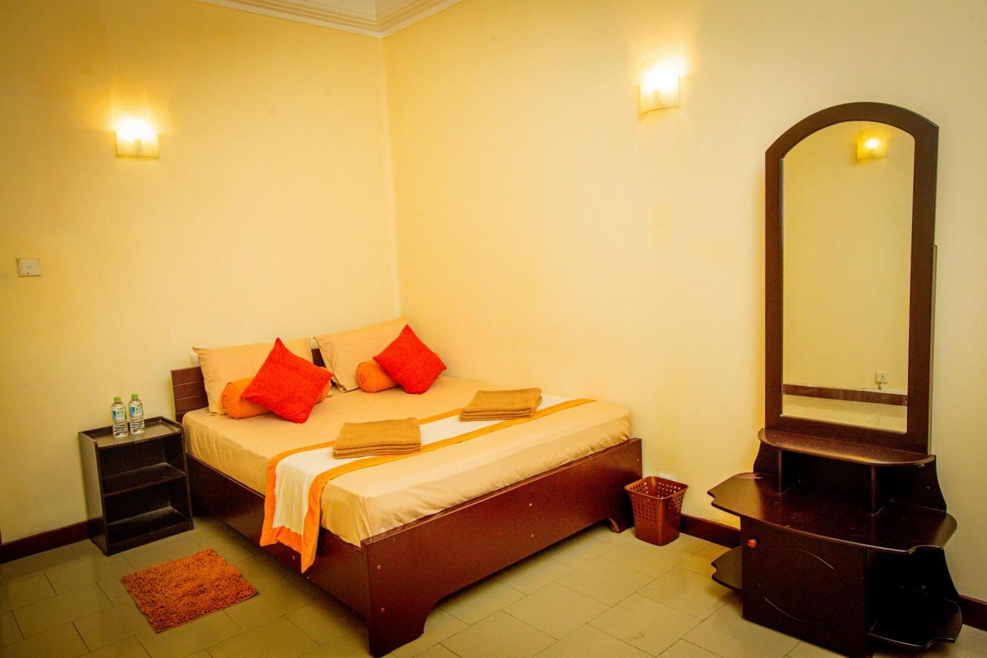 Sunbloom Inn Канди Экстерьер фото