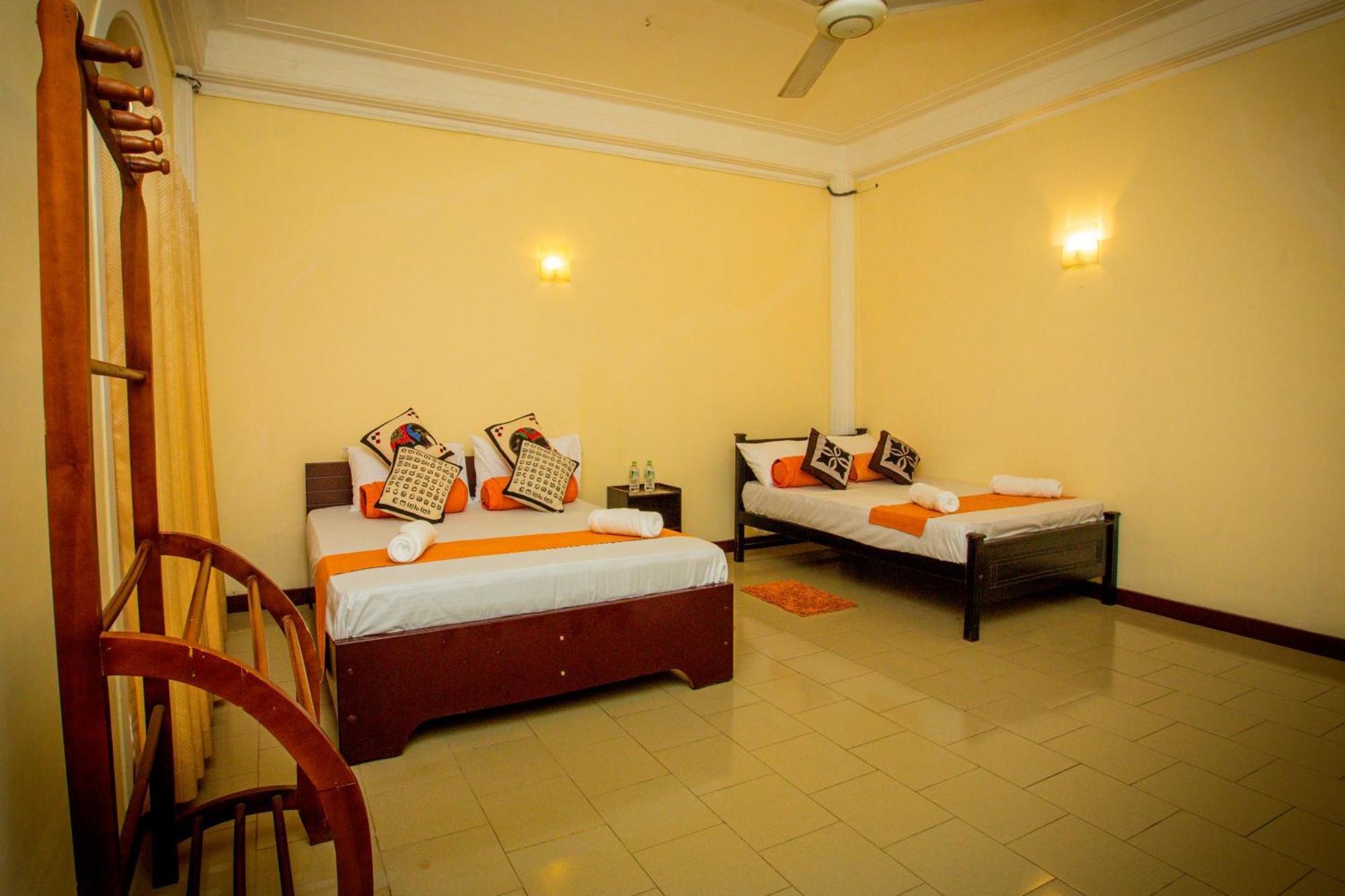 Sunbloom Inn Канди Экстерьер фото